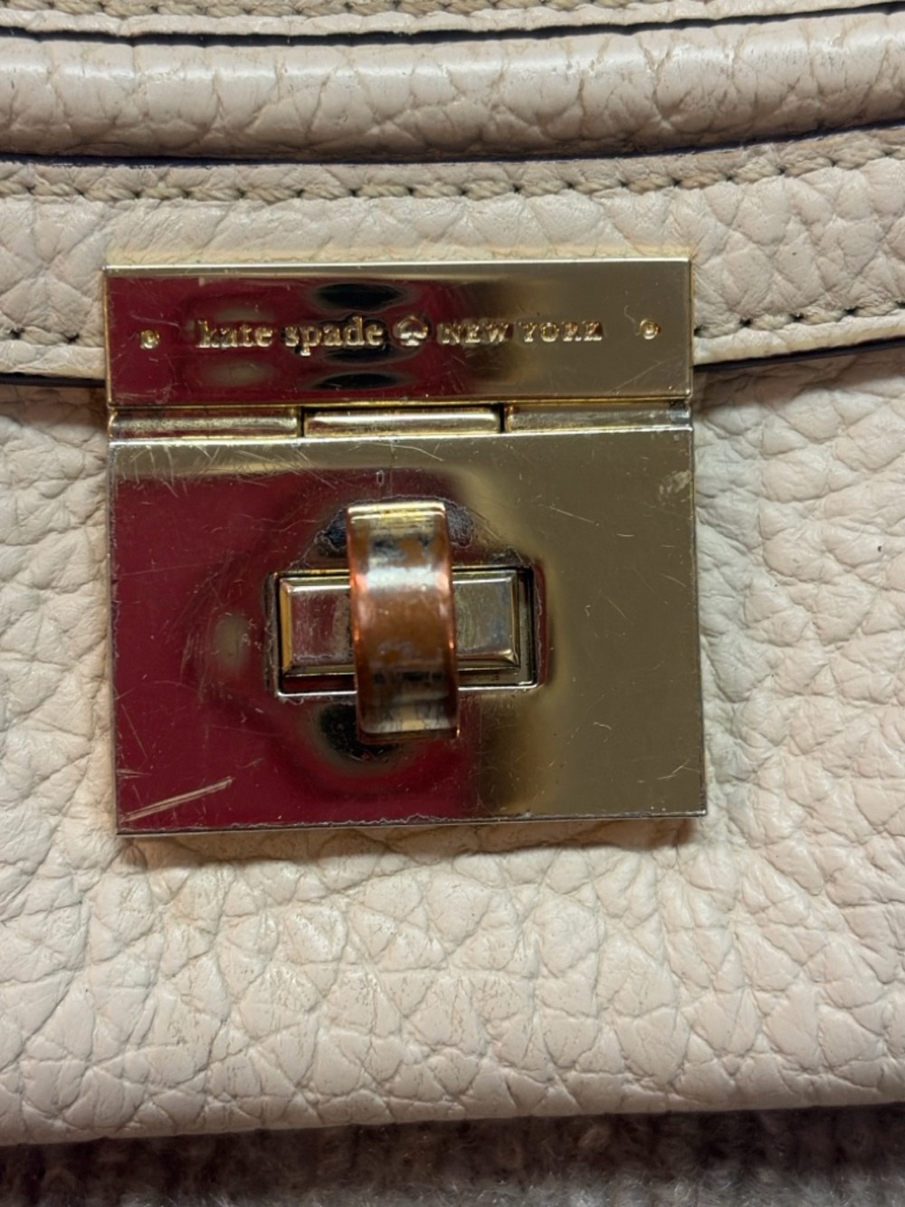 Kate Spade New York Cream Pebbled Leather Crossbody Bag Gold Turn Lock - Picture 3 of 7